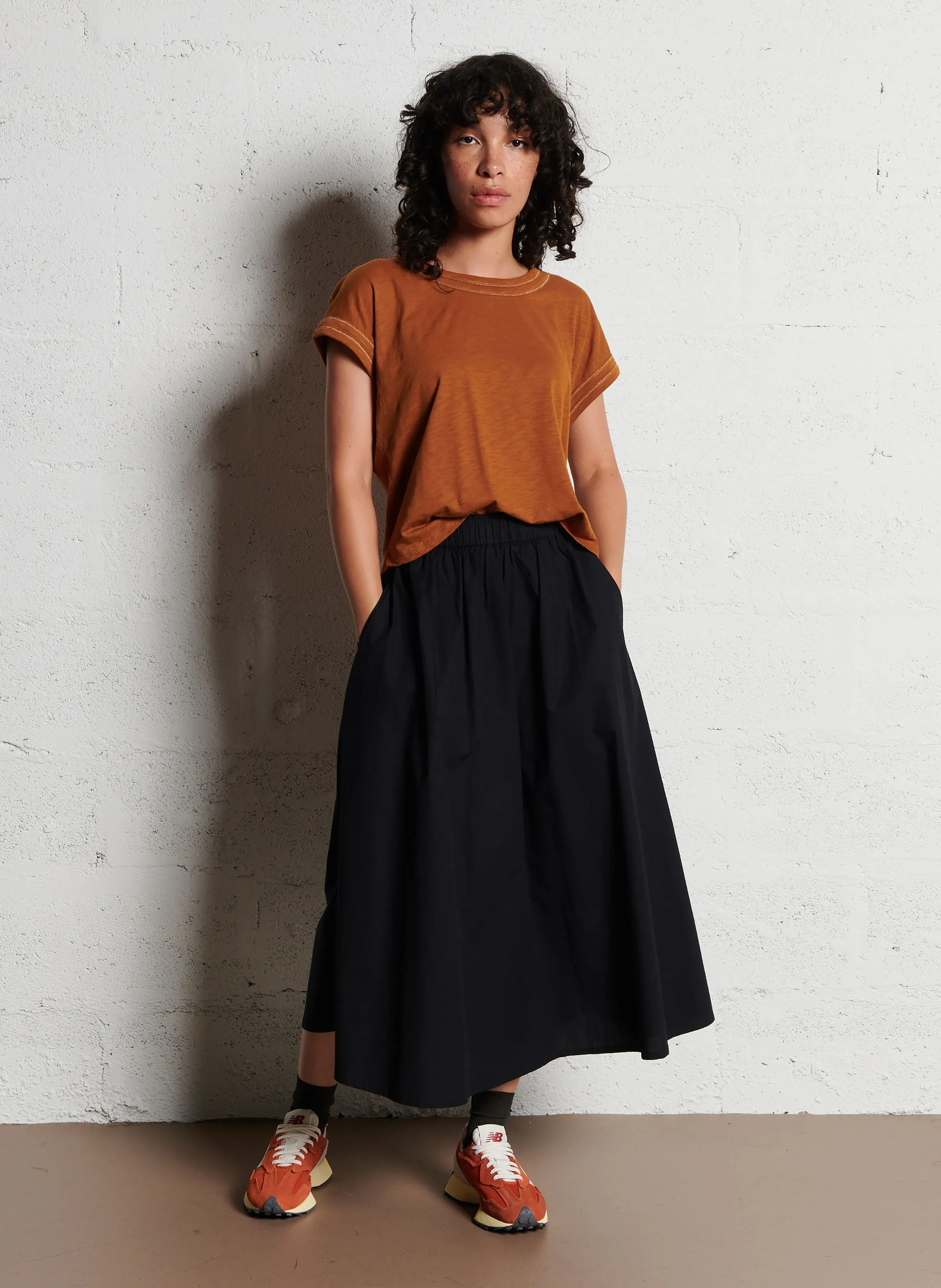 MAISON 123 BRUNE - Falda evasé midi de algodón en negro