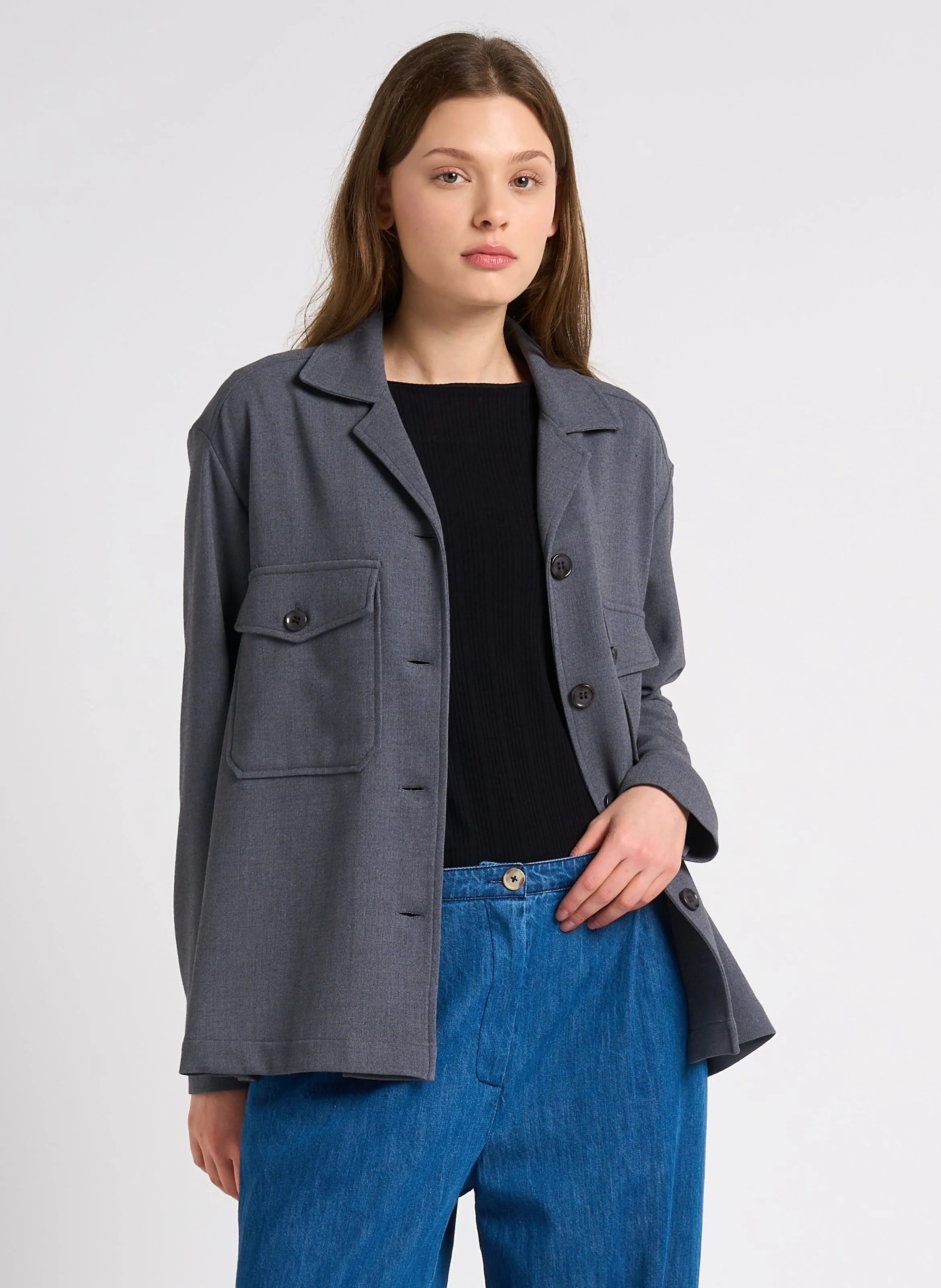 NICE THINGS Camisa recta con cuello de sastre en gris