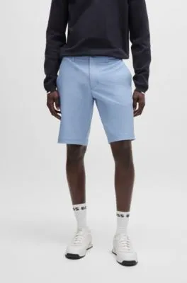 Shorts slim fit de tejido repelente al agua de planchado fácil