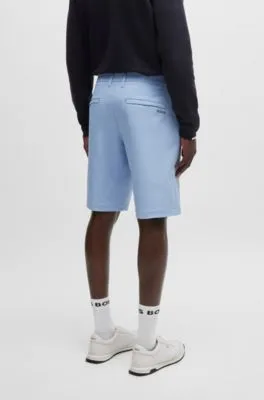 Shorts slim fit de tejido repelente al agua de planchado fácil