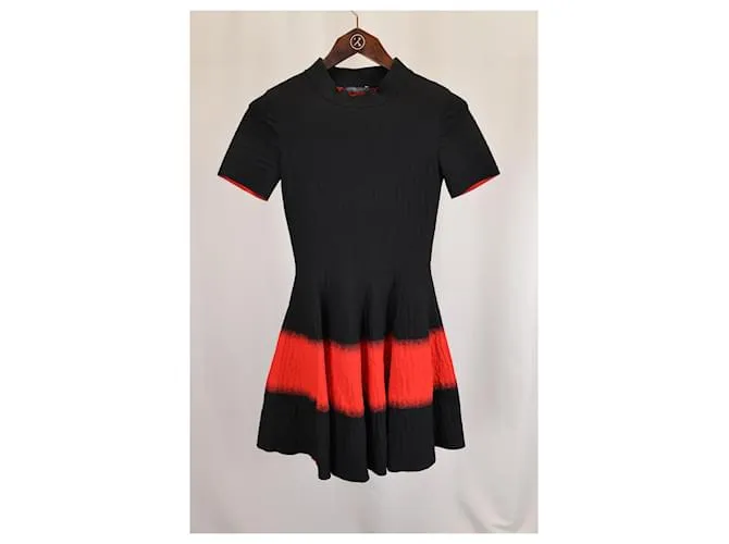 Vestido mini de cuello alto Alexander McQueen en viscosa negra Roja Burdeos 